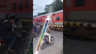 New Delhi Dibrugarh ripping off the tracks at Dilkusha Gardenhighspeedjourney rajdhanigang [upl. by Noivart]