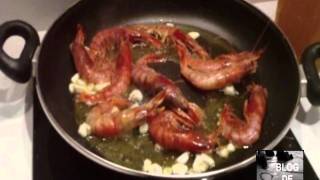 PAELLA DE MARISCO CON GAMBAS Y CALAMAR FACIL Y RAPIDO [upl. by Ayar4]