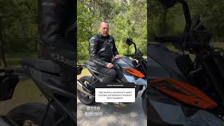 KTM 990 Duke comè la posizione in sella Si tocca bene a terra Ecco la risposta moto ktmduke [upl. by Alon49]