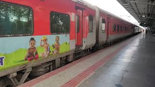 KOCHUVELIGORAKPUR12512 RAPTISAGAR SuperFast Express Arriving at BELLAMPALLY [upl. by Ityak713]