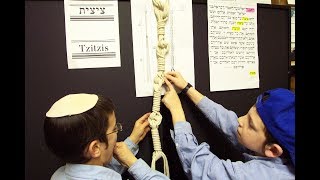 Tzitzit Workshop  Tzivos Hashem Traveling Craft Workshops  JewishChildrencom [upl. by Neerol]