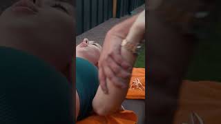 ELIMINATING SCOLIOSIS THROUGH CHIROPRACTIC SESSIONS WORKING WITH THE FEET [upl. by Arrehs]