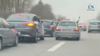 Video zeigt Schüsse aus Autofenster  Hochzeitskorso blockiert Autobahn [upl. by Anuahsar919]