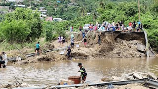 Puentes colapsados hacia la costa grande en coyuca de benítez [upl. by Aynad]