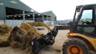 Filling the diet feeder with silage [upl. by Eellek]