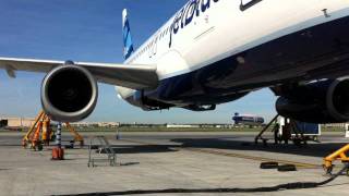 JetBlue Gear Swing  Long Beach Airport [upl. by Marcie]