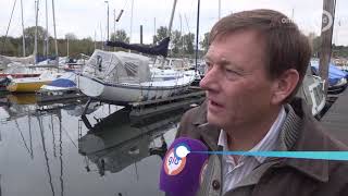 Boten kapseizen in haven Giesbeek [upl. by Cassella]