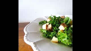 Recette  Salade de kale petits pois tofu fumé et Hallomi [upl. by Ree]