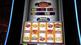 Quick Hits Slot Bonus quarter denomination at Wynn2014 [upl. by Grefe670]