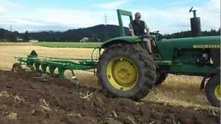 John Deere 3130s beim pfluegen a [upl. by Aitnyc]