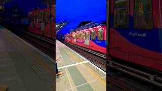 லண்டன் automated train uktamil tamiluk londontamil dlr londontamilan sentibee [upl. by Ynabla]