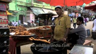 Street vendor selling snacks near Jama Masjid Old Delhi [upl. by Omixam]