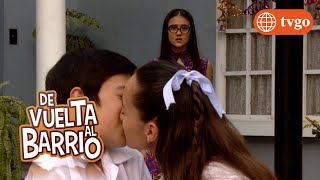 ¡Lily ve a Pedrito besándose con Toti  De Vuelta al Barrio 10122018 [upl. by Lyn15]