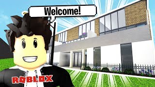 I MADE MY IRL APARTMENT ON BLOXBURG 🏡  Roblox Bloxburg Apartment Tour w Amberry [upl. by Ecnarwal]