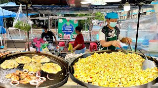 Famous Asian Chef Cooks The Best Seafood Pad Thai amp Crispy Seafood Omelette  Thai Street Food [upl. by Eniamor]