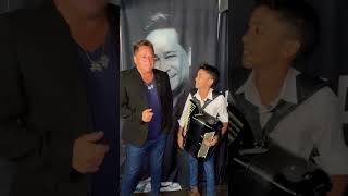 Leonardo o fenômeno carismático canta com Alejandro musica sertanejo sanfona boanoiteee [upl. by Powers]