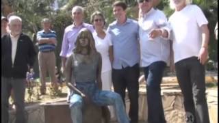 Escultura de Brigitte Bardot é entregue após passar por revitalização [upl. by Ahseyt723]