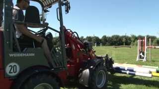 Weidemann – Hoftrac® 1160 hilft beim Aufbau eines Reitplatz Parcours [upl. by Akcinehs]