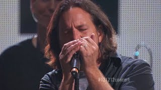 Roger Waters amp Eddie Vedder quotComfortably Numbquot Live at quot121212quot The Concert for Sandy Relief HD [upl. by Neraa651]