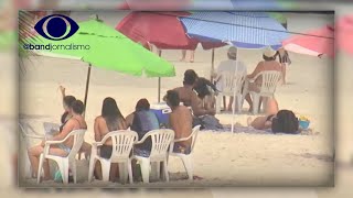 Turistas lotam praias do litoral paulista no feriado [upl. by Rhetta]