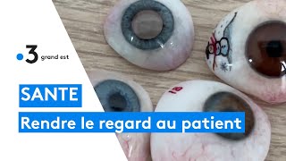 Une oculariste fabrique des prothèses pour des patients ayant perdu un œil [upl. by Alethia397]