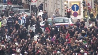 ☼ Fans waiting for Justin Bieber in Vienna at Hotel Sacher [upl. by Rudman82]