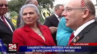 Congreso protesta por imágenes de Hugo Chávez y Nicolás Maduro en Plaza Bolívar [upl. by Ahseekat]