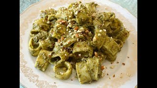 Calamarata al pesto di friarielli  Le video ricette di Lara [upl. by Eanar44]