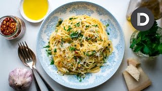 Spaghetti Aglio E Olio 5 Ingredient Pasta Recipe [upl. by Adriene]