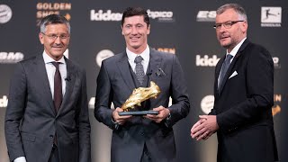 Verleihung des Golden Shoe 2021 an Torjäger Robert Lewandowski [upl. by Pollitt]