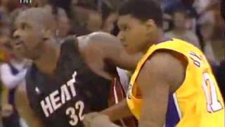 Shaquille ONeal vs Andrew Bynum January 16 2006 [upl. by East]