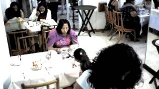 ASI SE ROBAN LAS BOLSAS EN LOS RESTAURANTS [upl. by Nihsfa]