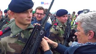 Remise de fourragère aux fusiliers marins par Geneviève Darreussecq [upl. by Tamara]