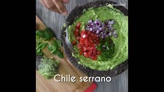 Cómo hacer Guacamole casero en molcajete ¡Fácil y rápido  Receta mexicana [upl. by Eltotsira608]