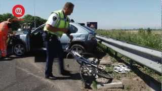 Fiets op A12 zorgt voor veel schade [upl. by Aitekram448]