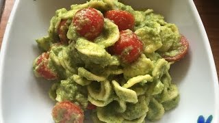 Orecchiette con pesto di zucchine e pomodorini  ricetta veloce [upl. by Neelon]