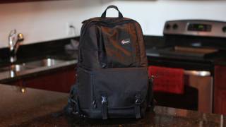 Review Lowepro Fastpack 250 [upl. by Haikezeh]