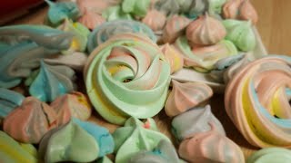 Recette facile des meringues colorées [upl. by Vasili]