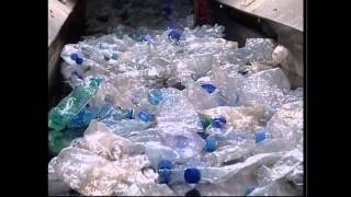 Les aventures du Professeur Cyclus  Le recyclage des bouteilles plastique en PET [upl. by Htebezile452]