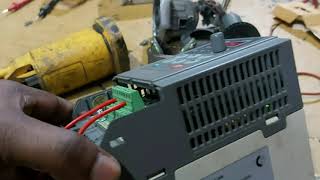 EXPLAINING IN HINDI EMOTRON VSS23 4P2 AC DRIVE WITH ALL PARAMETER  1PHASE IO AND 3PHASE OP DRIVE [upl. by Miah]