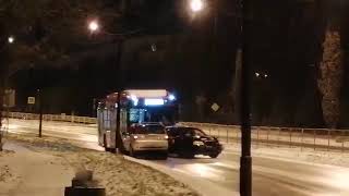 Ślizgający się autobus staranował dwa samochody na al Sikorskiego w Lublinie  23122023 [upl. by Curr]