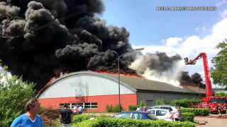 Grote brand bij sporthal Stokeind in Moergestel [upl. by Nwahsram663]