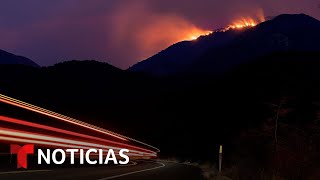 Los bomberos combaten sin descanso 14 incendios forestales en California  Noticias Telemundo [upl. by Oneal]