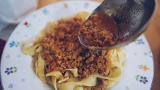 Ragù alla Bolognese  La ricetta originale italiana di Cucina Geek [upl. by Vastha716]