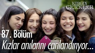 Kızlar anılarını canlandırıyor  Kırgın Çiçekler 87 Bölüm [upl. by Bevash16]