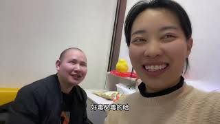 遠嫁的小媳婦學婆家方言笑破肚皮 記錄真實生活 方言 [upl. by Tannen]