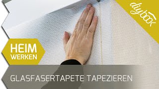 Glasfasertapete tapezieren [upl. by Ojeitak]