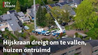 De kraan zakte weg en raakte ook nog eens een water en gasleiding  RTV Utrecht [upl. by Leyes]