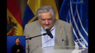 quotLa felicidad es darle contenido a la vidaquot Sic Pepe Mujica [upl. by Annaeel197]