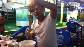 Man eating alive Octopus HD  Ăn bạch tuộc sống [upl. by Eesdnyl]